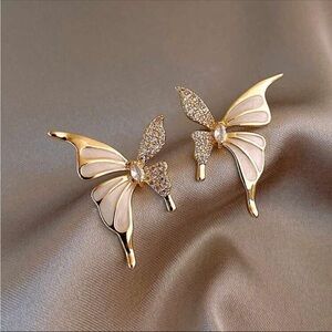 BRAND NEW🦋Elegant Enamel Butterfly Asymmetrical Rhinestone Stud Earrings